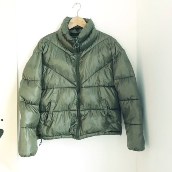 Green Puffer Jacket (vegan) - Picture 3 of 9